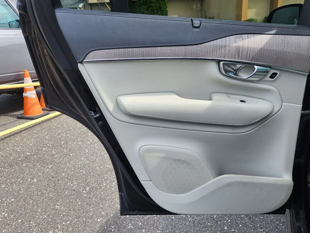 Volvo XC90 photo 12