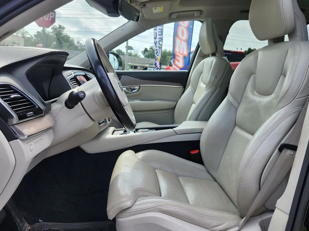 Volvo XC90 photo 11