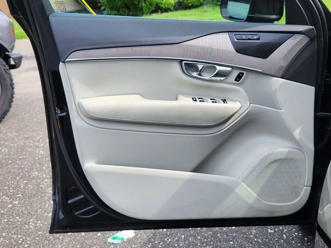 Volvo XC90 photo 10