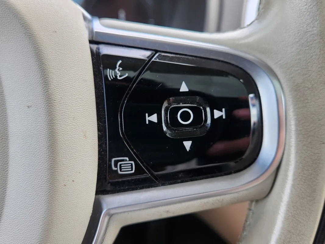 Volvo XC90 photo 19