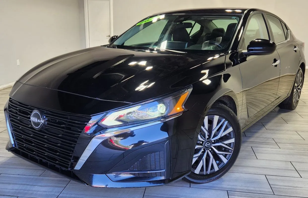 Black 2023 Nissan Altima SV FWD for sale in Philadelphia, PA