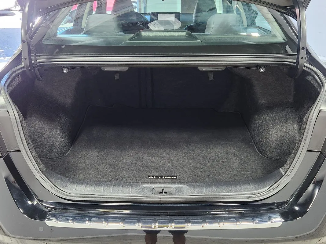 Nissan Altima photo 14