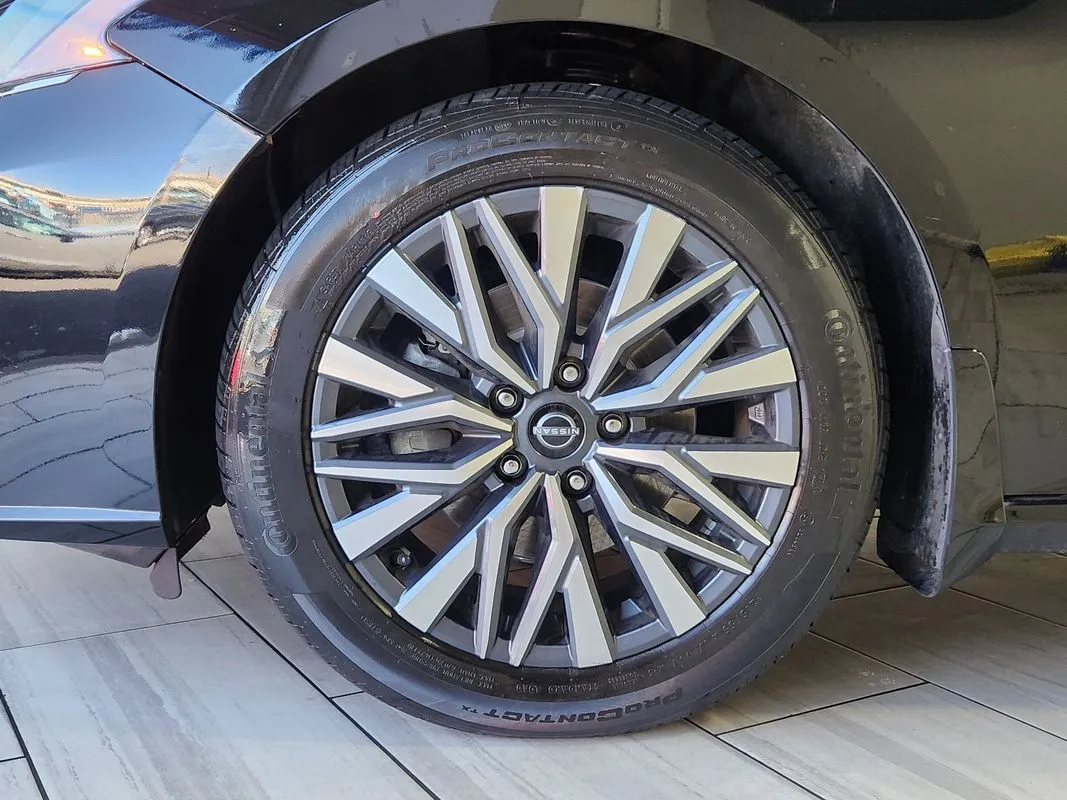 Nissan Altima photo 9