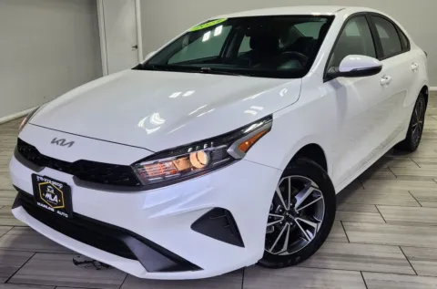 White 2023 Kia Forte LXS for sale in Philadelphia, PA