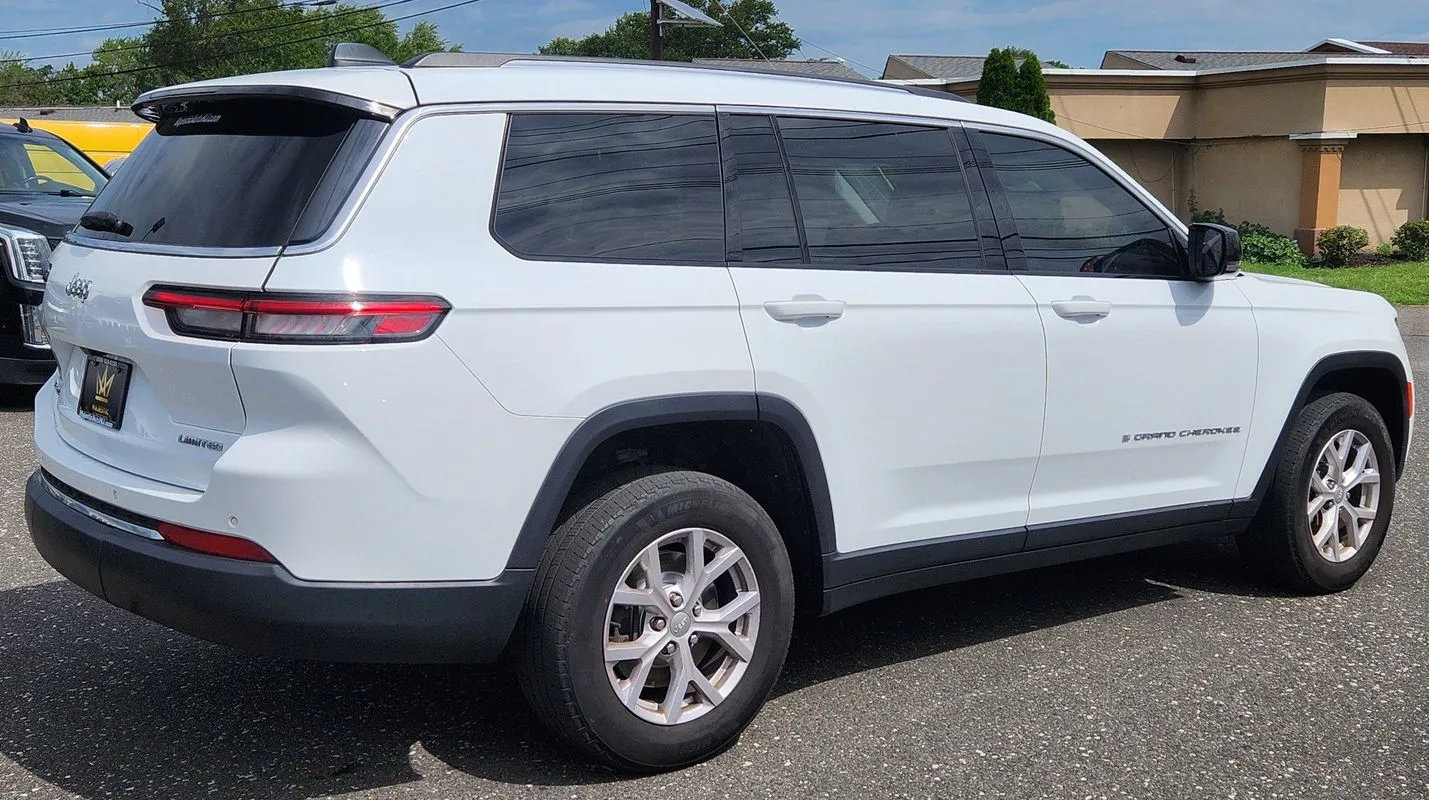 More photos of 2022 Jeep Grand Cherokee L Limited 4x4 at Torresdale Ave, PA