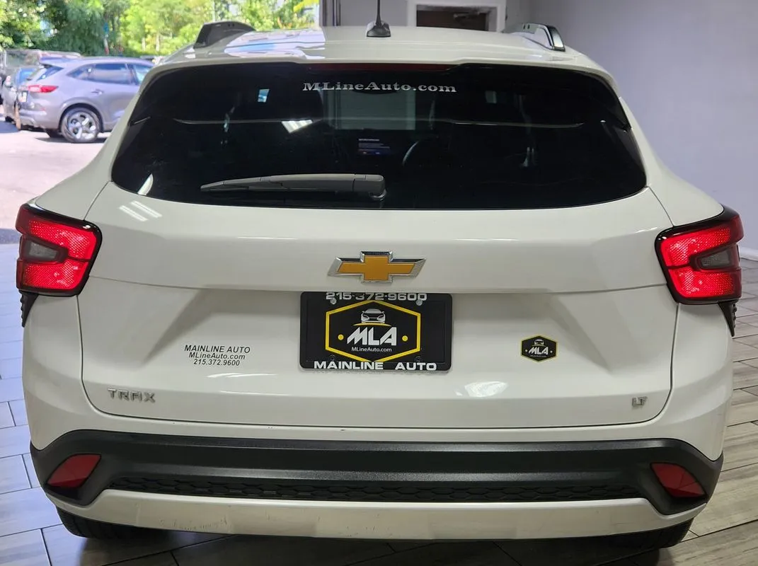 More photos of 2025 Chevrolet Trax FWD LT at Torresdale Ave, PA