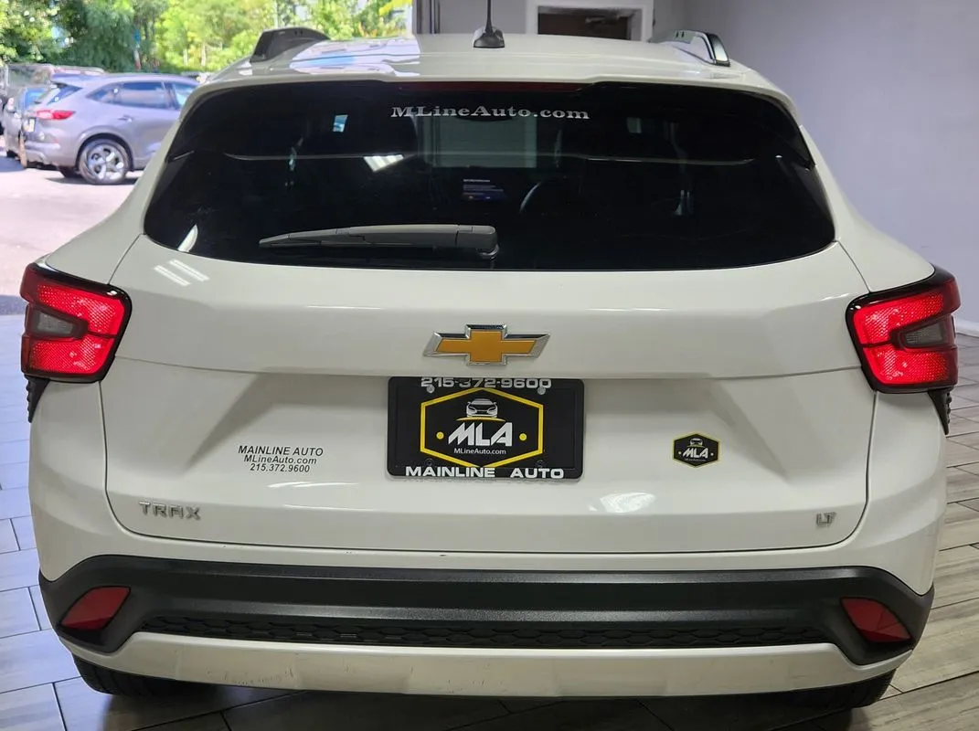 More photos of 2025 Chevrolet Trax FWD LT at Torresdale Ave, PA