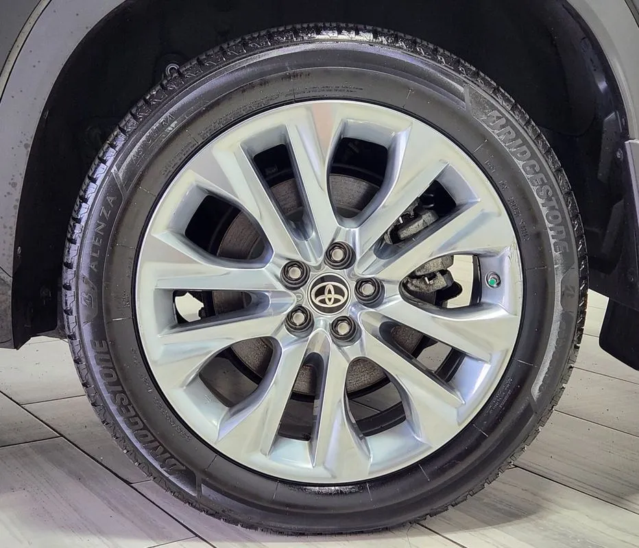 Toyota Highlander photo 9
