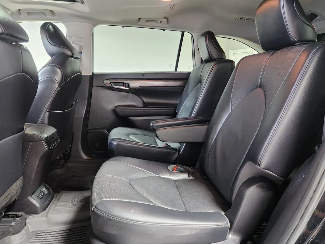 Toyota Highlander photo 13