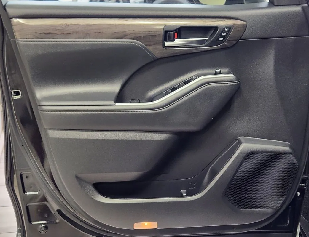 Toyota Highlander photo 10