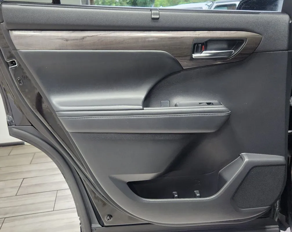 Toyota Highlander photo 12