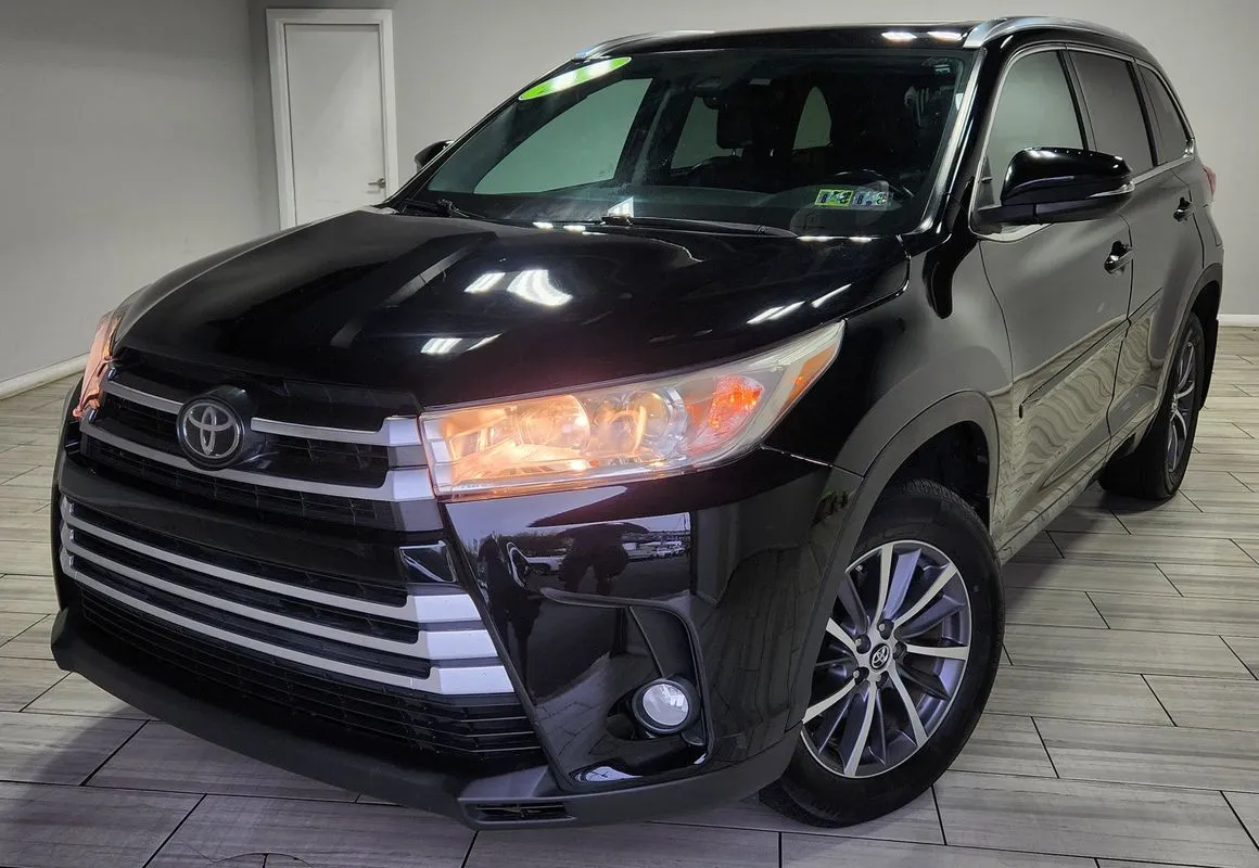 Black 2018 Toyota Highlander XLE for sale in Philadelphia, PA