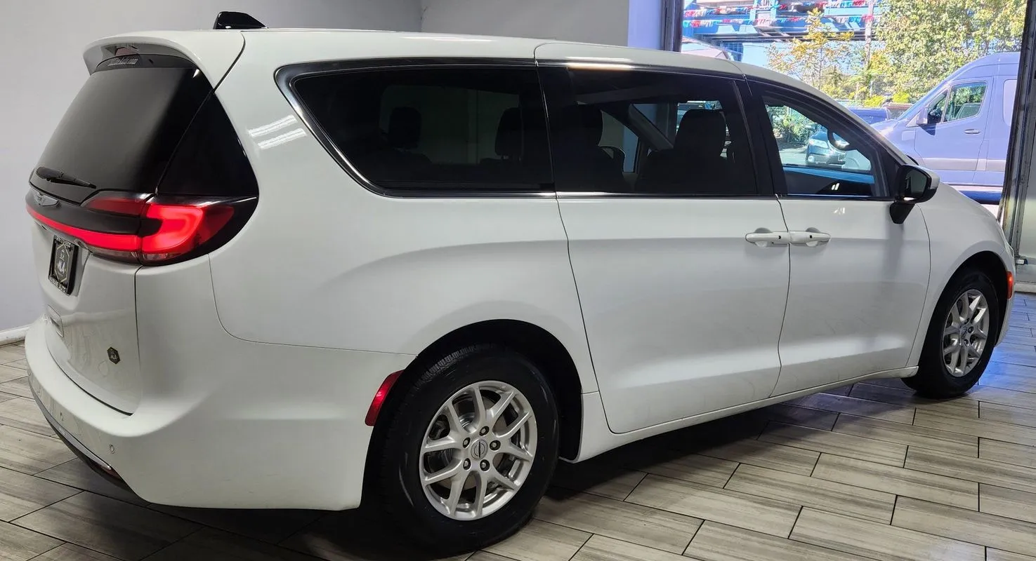 More photos of 2023 Chrysler Pacifica Touring L at Torresdale Ave, PA