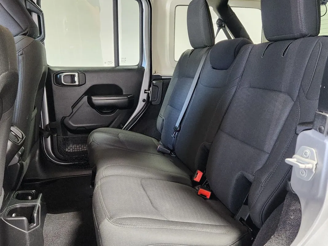 Jeep Wrangler photo 13