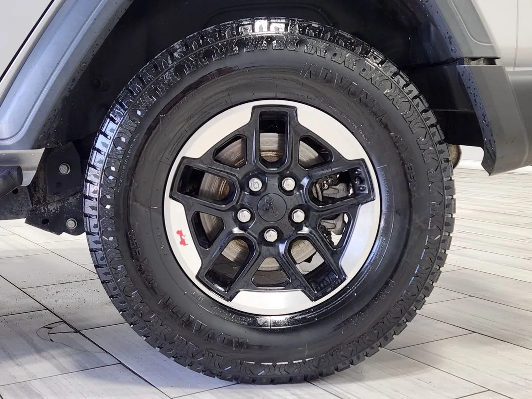 Jeep Wrangler photo 9