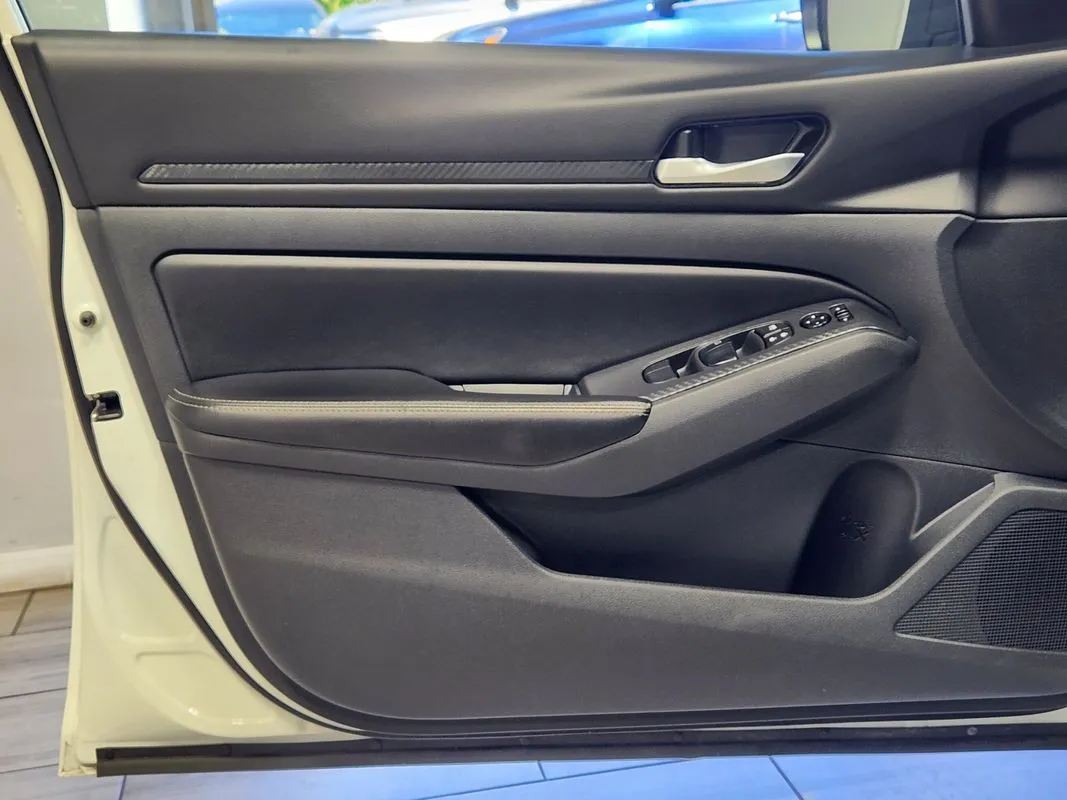 Nissan Altima photo 10