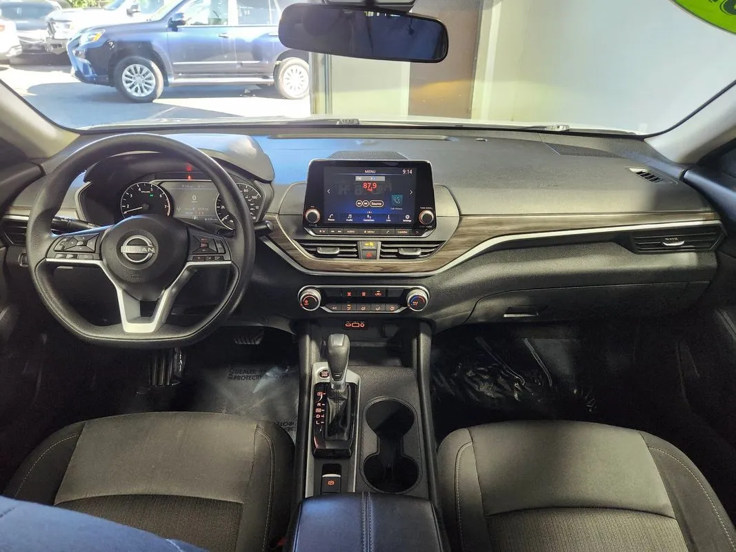 Nissan Altima photo 15