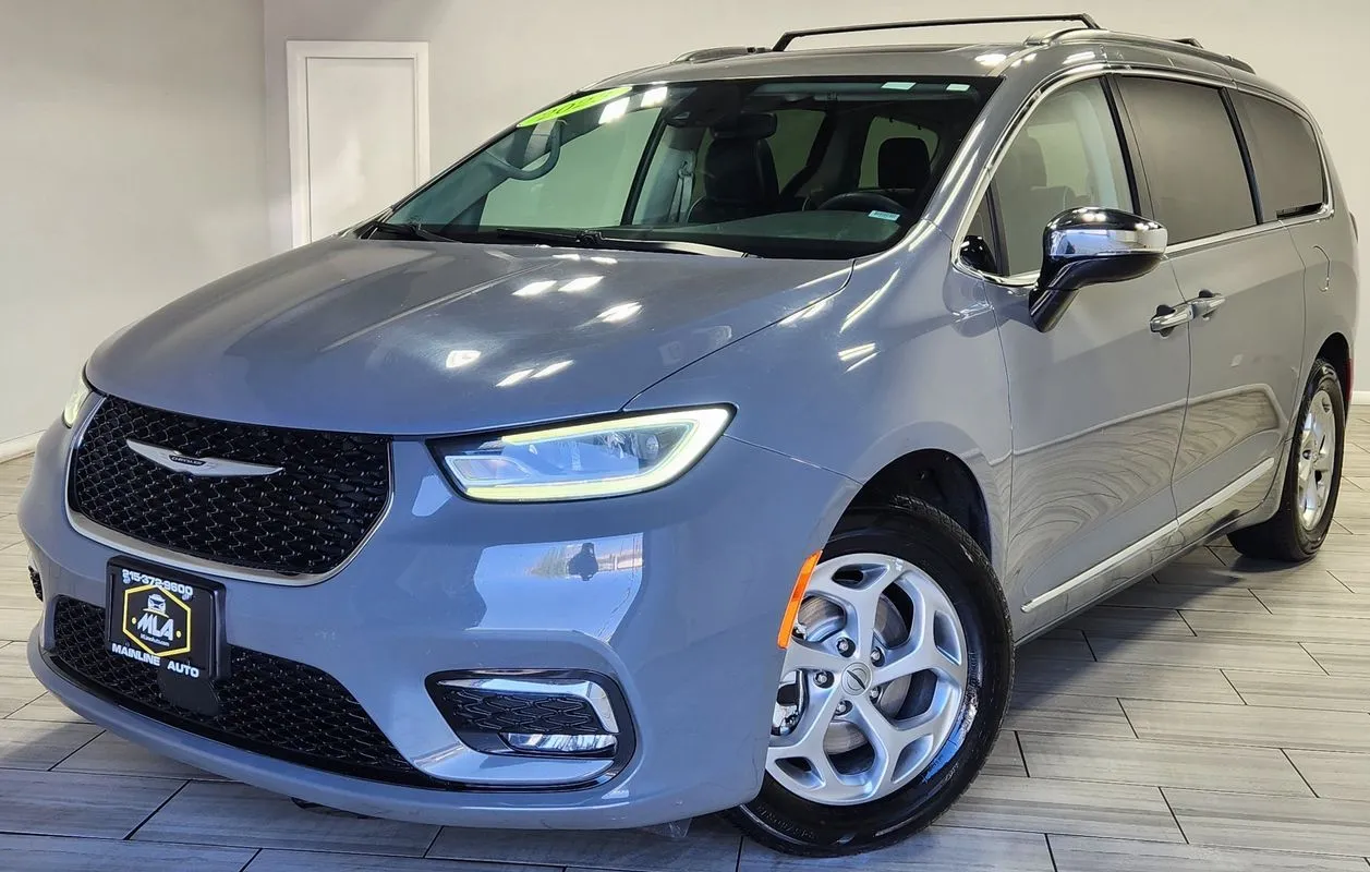 Gray 2023 Chrysler Pacifica Limited for sale in Philadelphia, PA