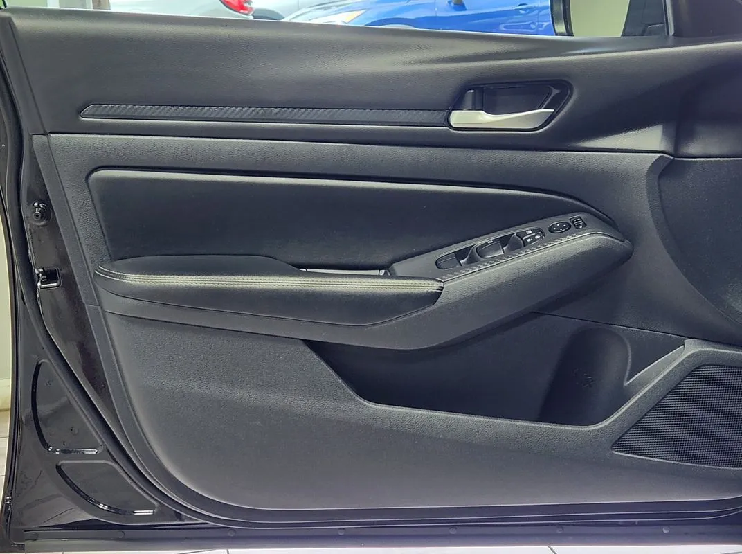 Nissan Altima photo 10