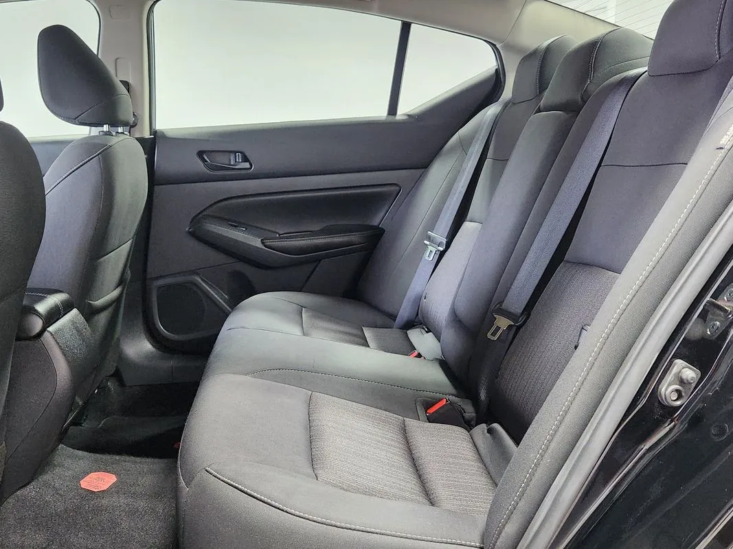 Nissan Altima photo 13