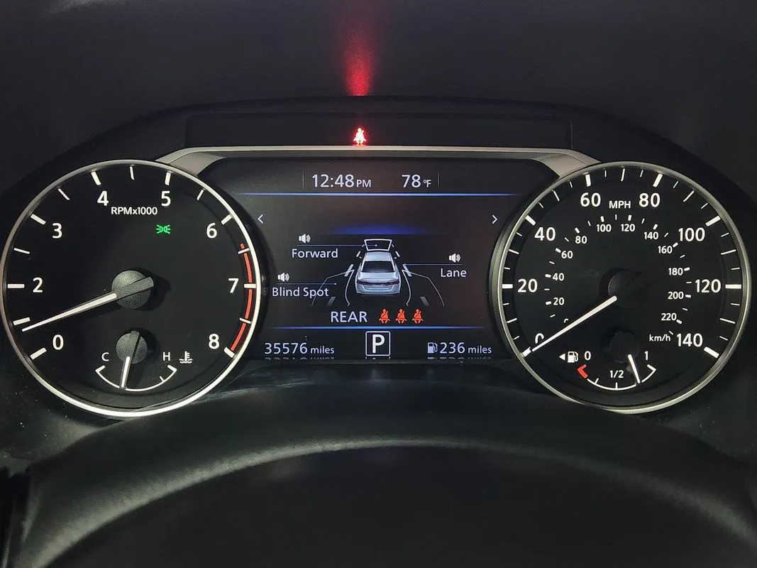 Nissan Altima photo 18