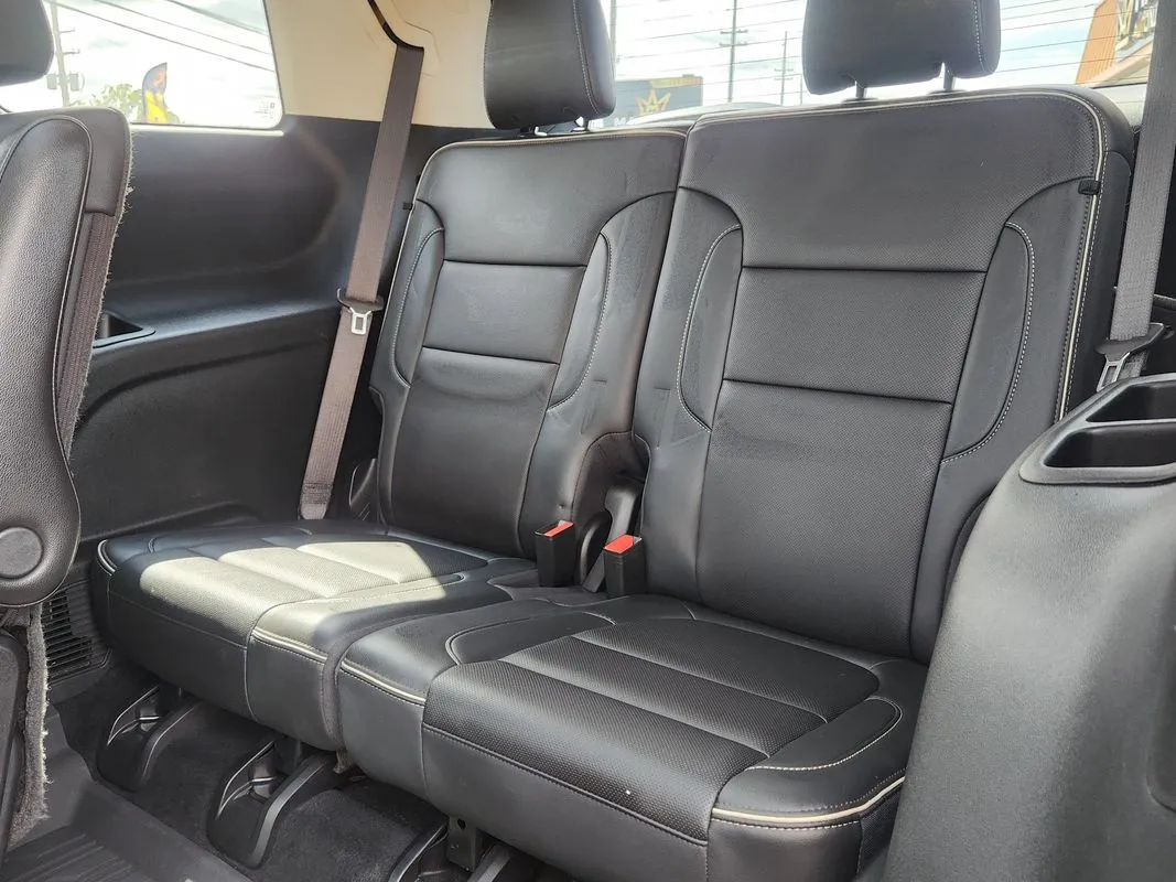 GMC Acadia photo 14