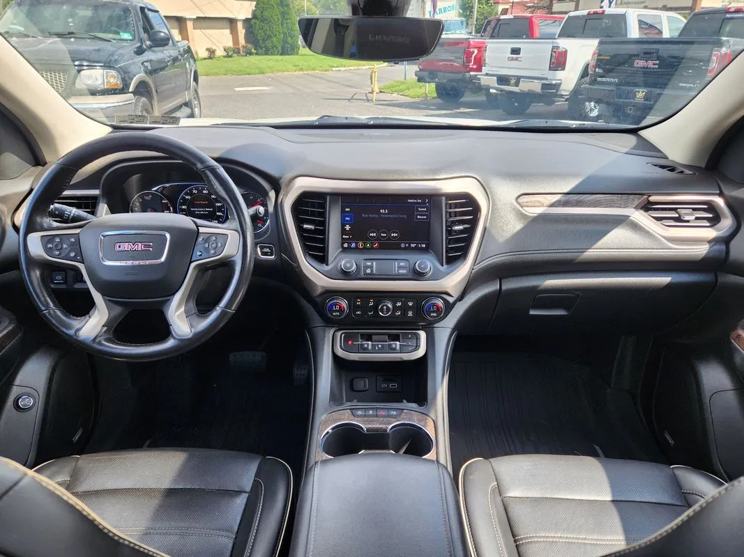 GMC Acadia photo 17