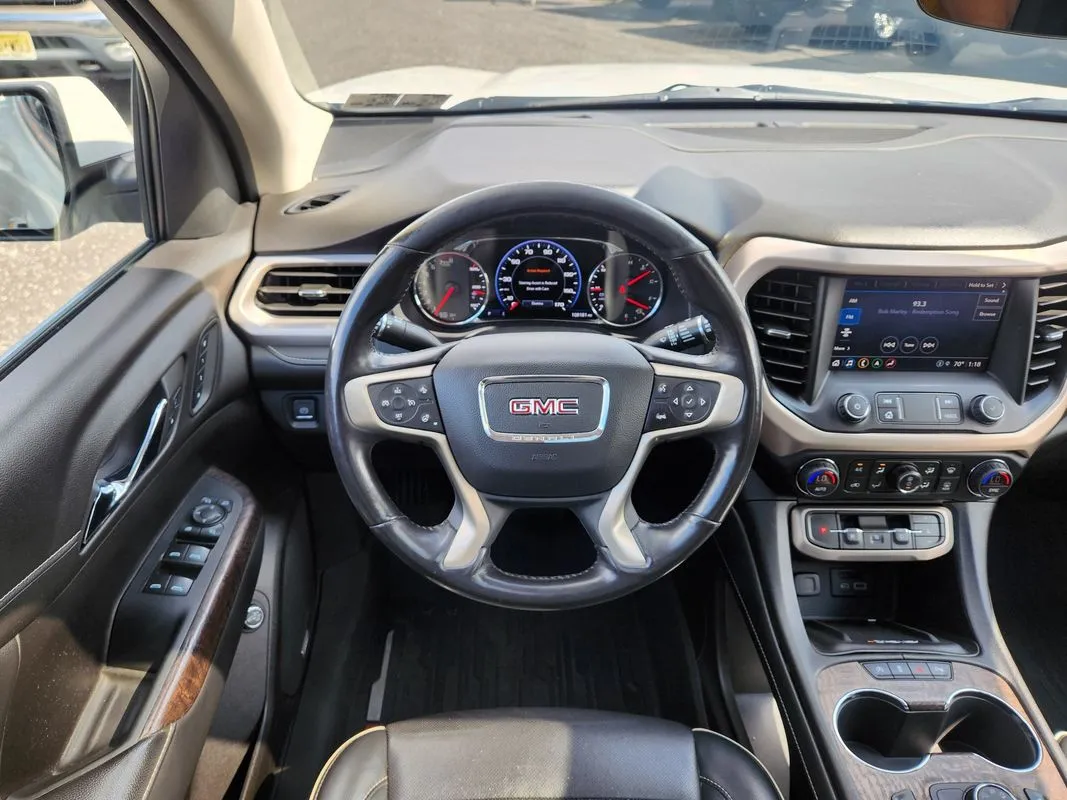 GMC Acadia photo 18