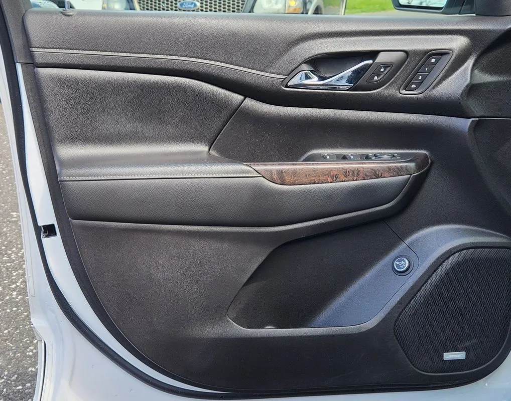 GMC Acadia photo 10