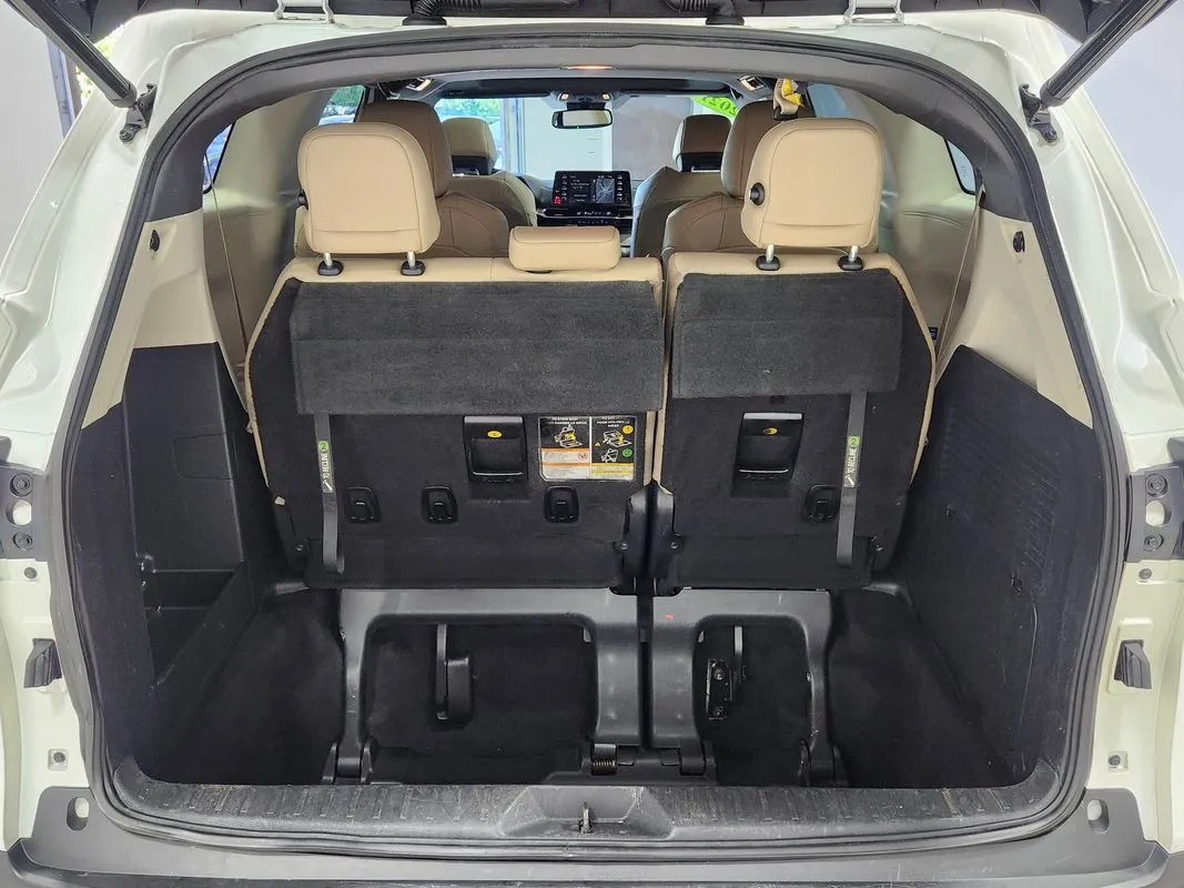 Toyota Sienna photo 13