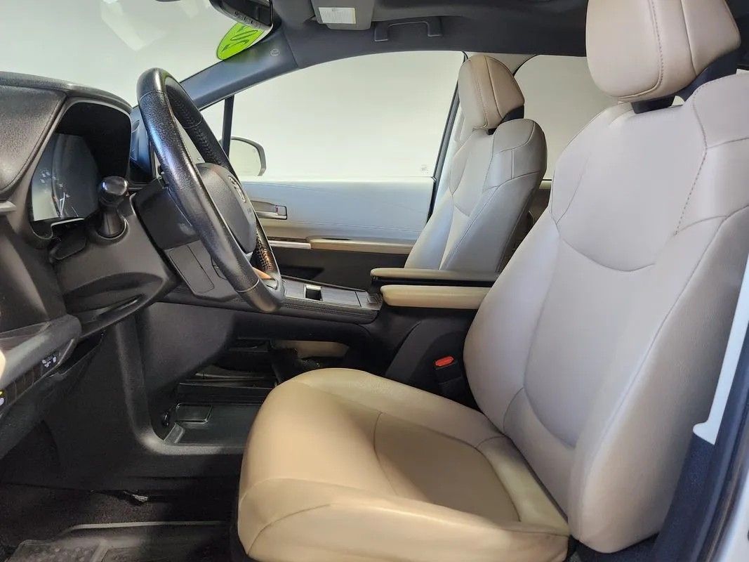 Toyota Sienna photo 10
