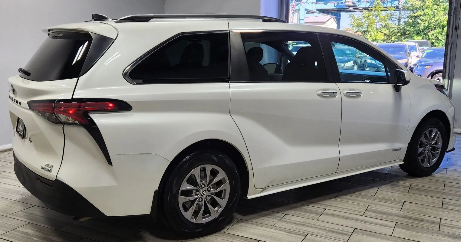 More photos of 2021 Toyota Sienna XLE at Torresdale Ave, PA