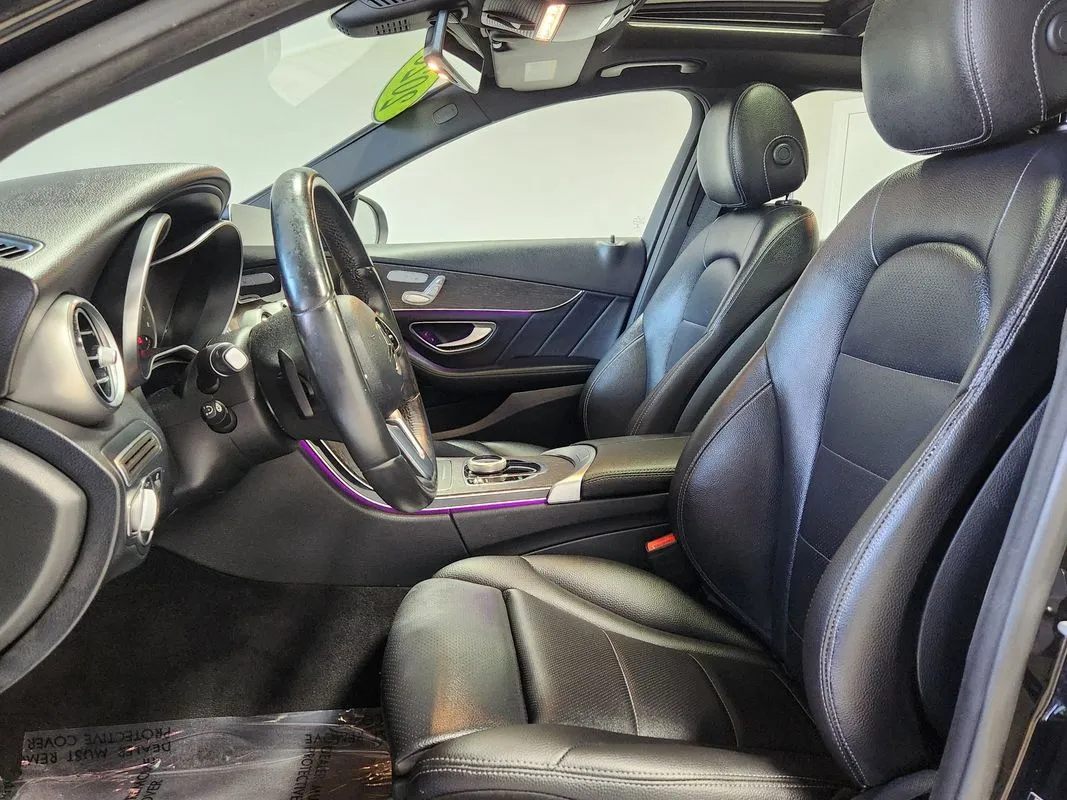 Mercedes-Benz C300 photo 11