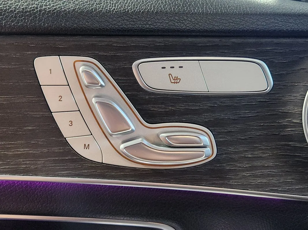 Mercedes-Benz C300 photo 26