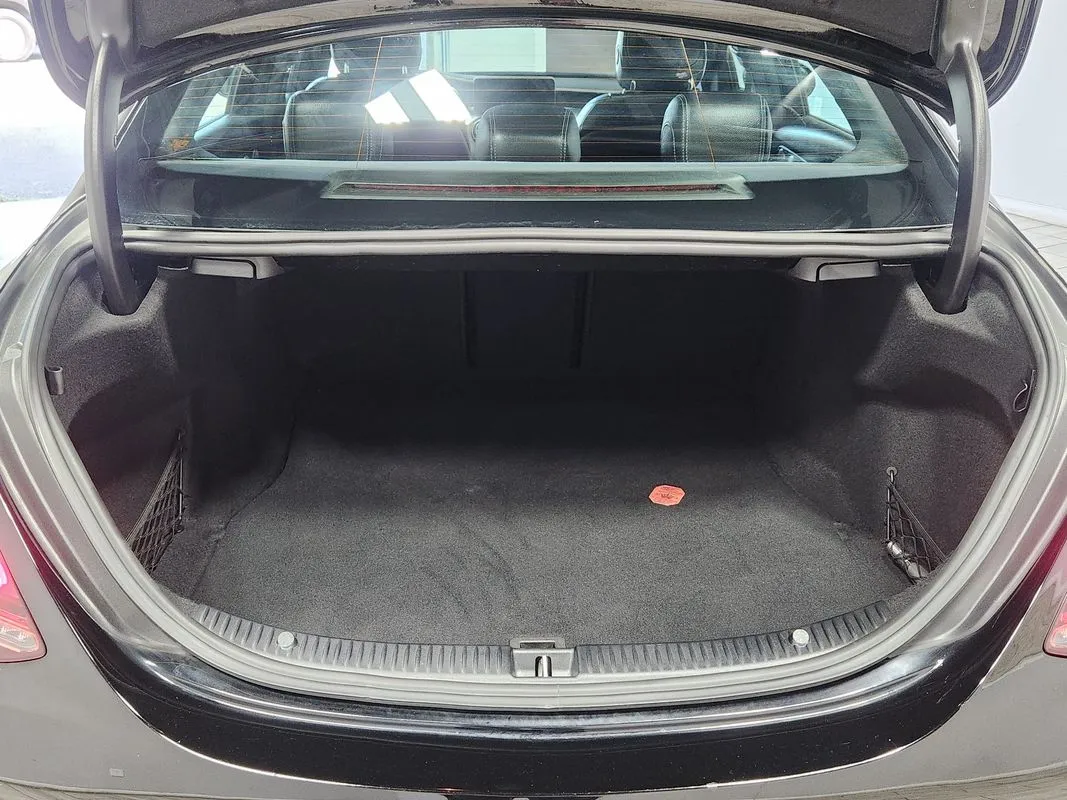 Mercedes-Benz C300 photo 14