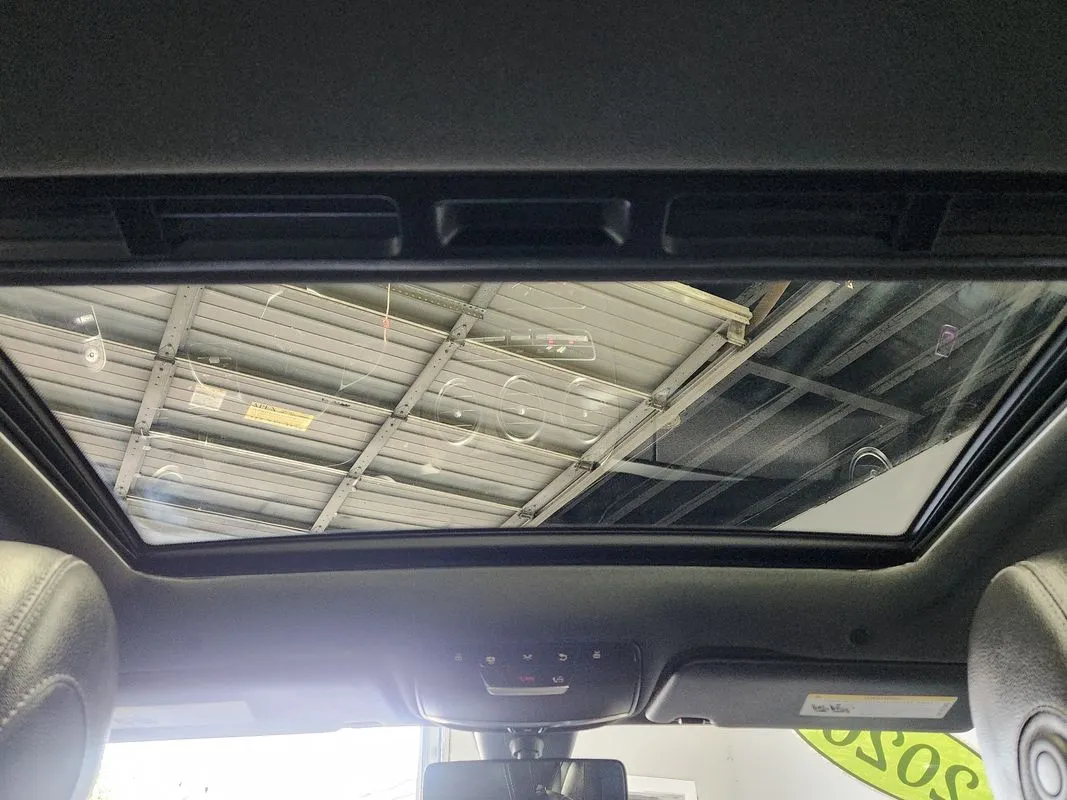 Mercedes-Benz C300 photo 15