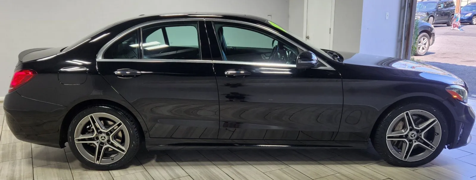 Mercedes-Benz C300 photo 6