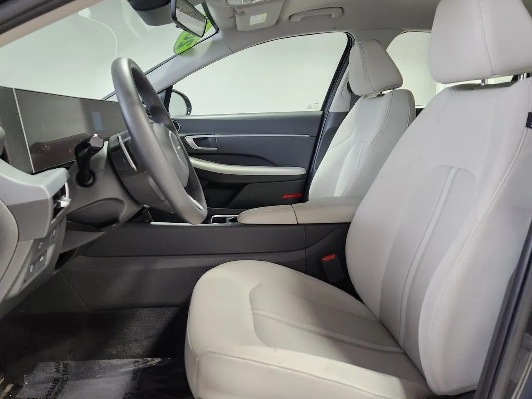 Hyundai Sonata photo 11
