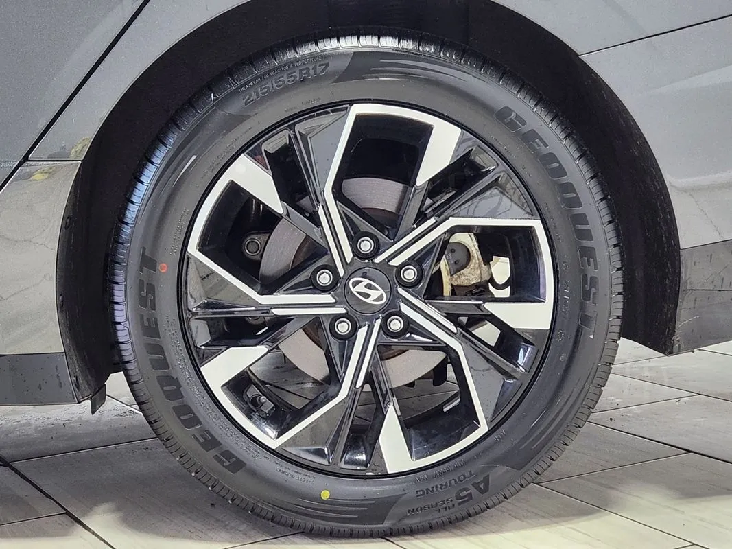 Hyundai Sonata photo 9