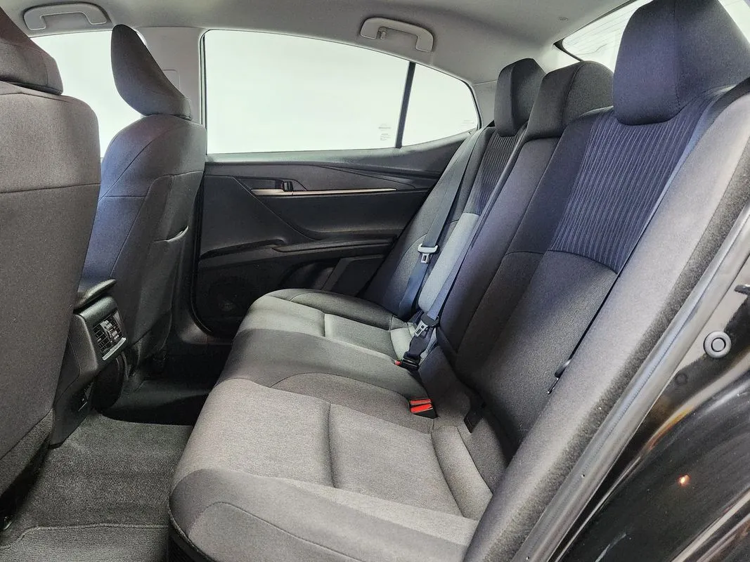 Toyota Camry photo 12
