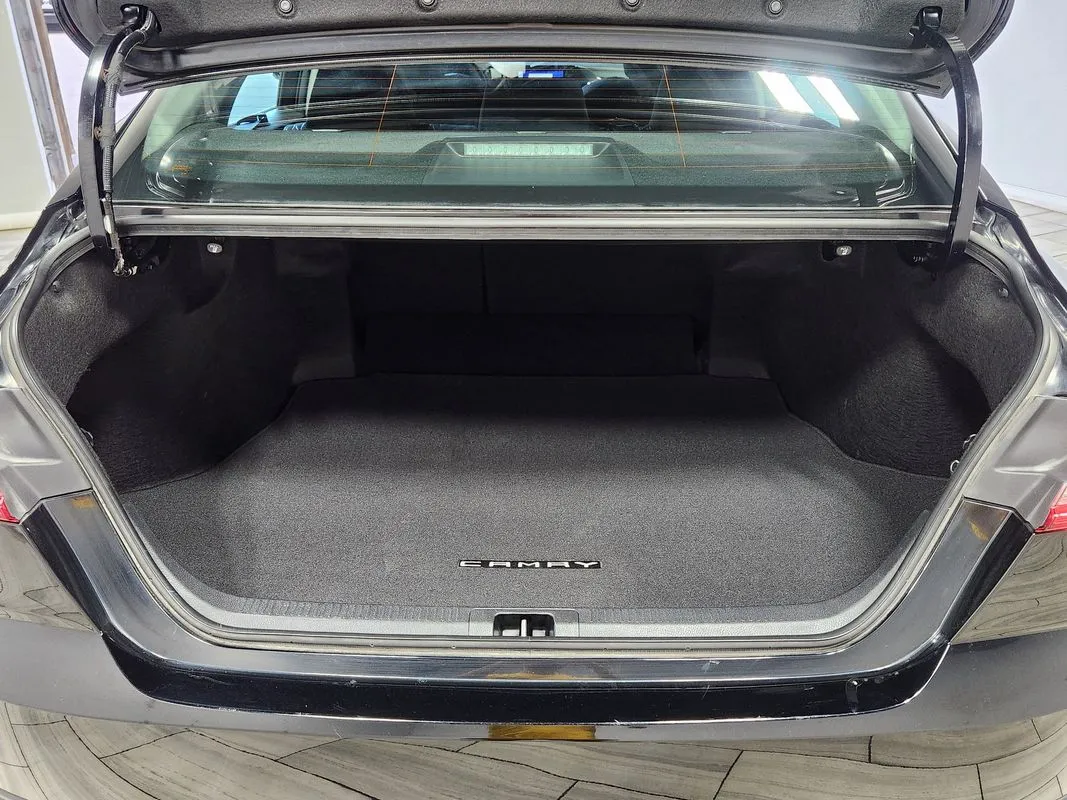 Toyota Camry photo 13