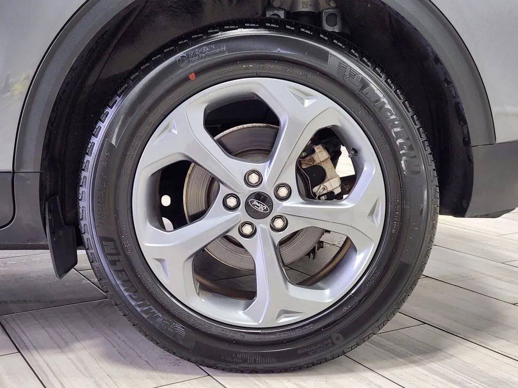 Ford Escape photo 9