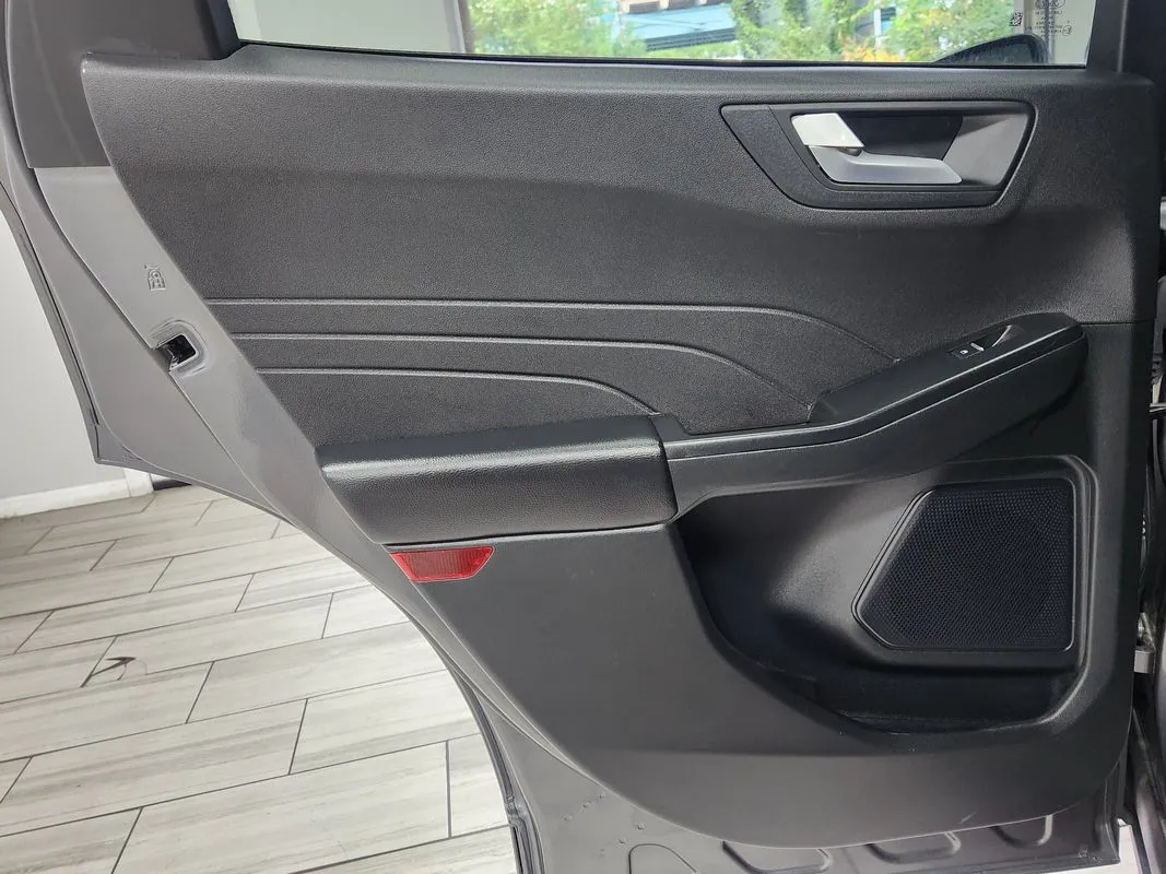 Ford Escape photo 12