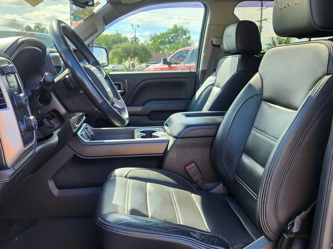 GMC Sierra photo 11