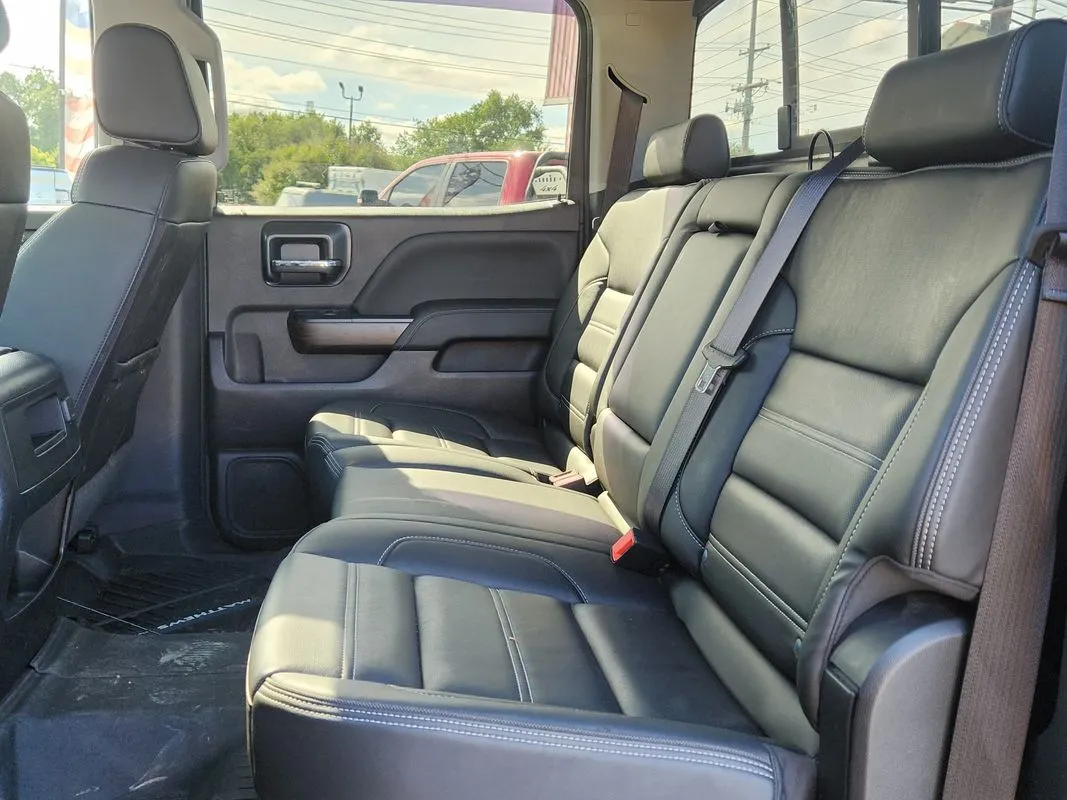GMC Sierra photo 13