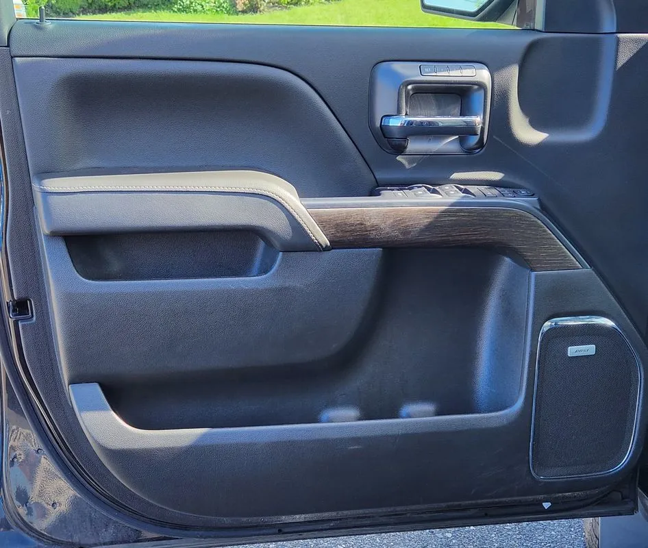 GMC Sierra photo 10