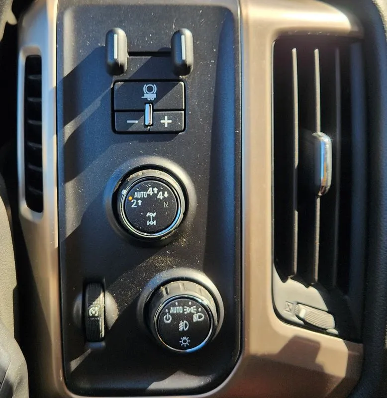 GMC Sierra photo 17