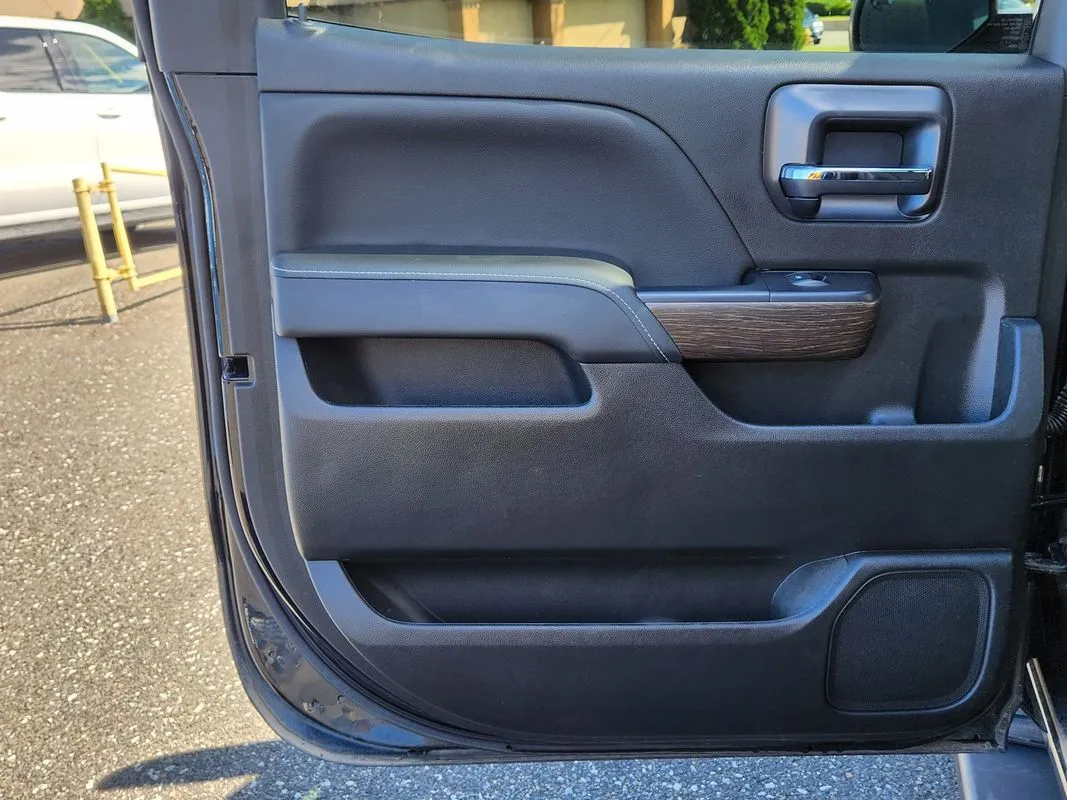 GMC Sierra photo 12