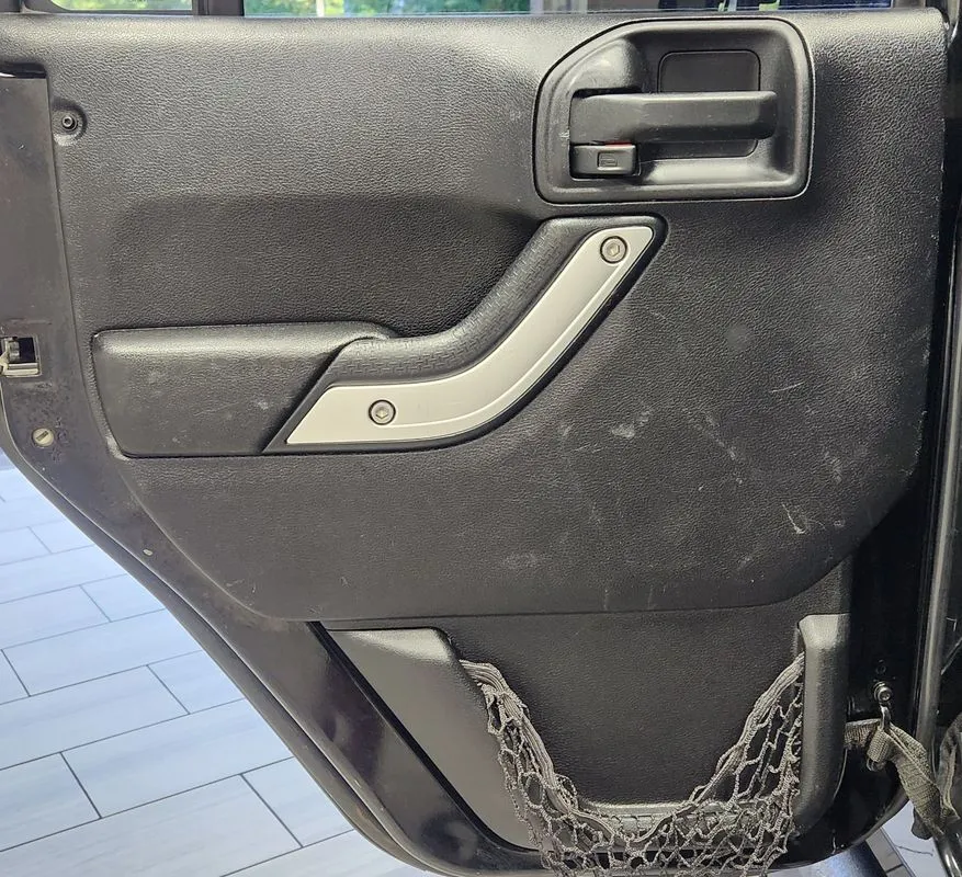 Jeep Wrangler photo 12