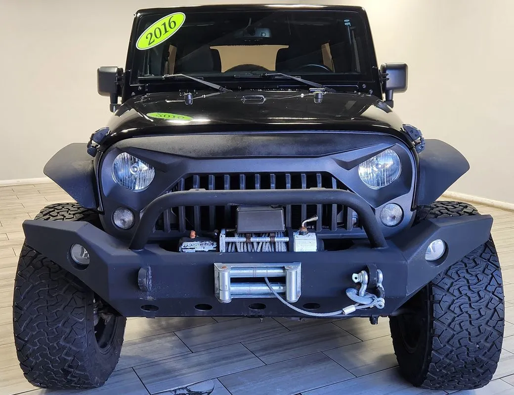 Jeep Wrangler photo 8